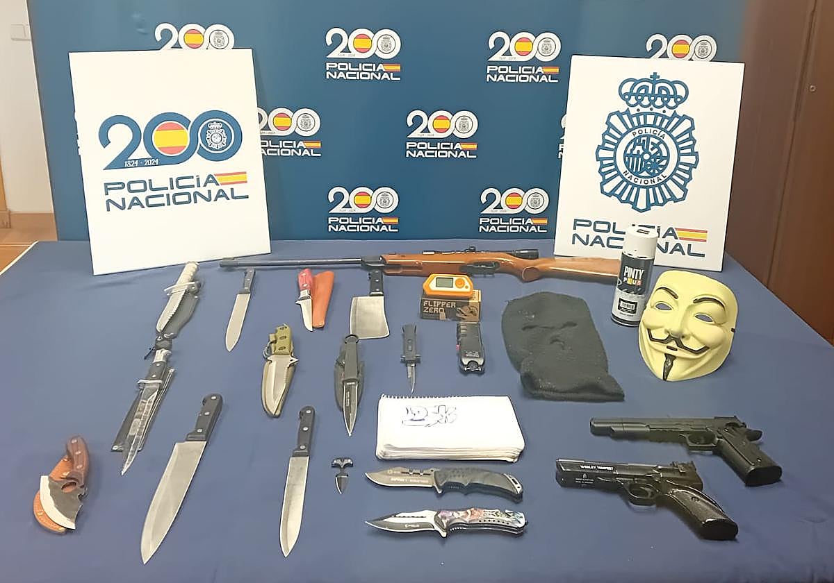 Objetos registrados por la Policía Nacional en la casa de la implicada.