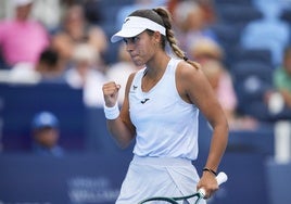 Jessica Bouzas celebra un punto ante Venus Williams en Cincinnati.