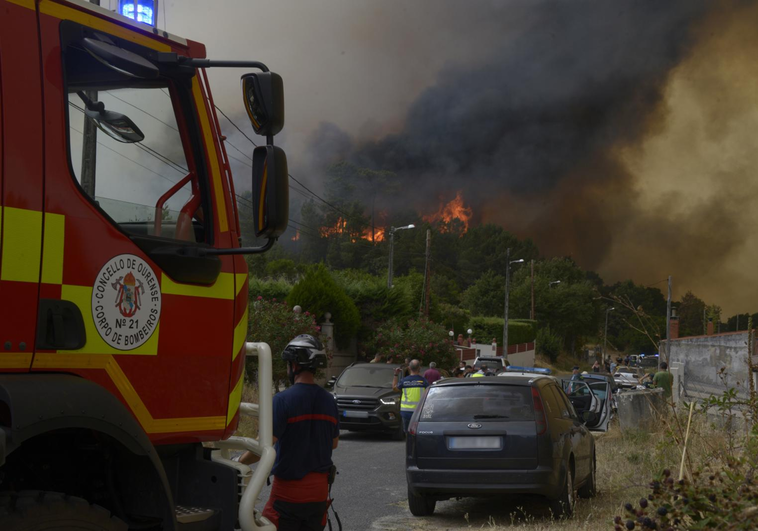 Un voluntario muerto en León y más de una docena de heridos en los incendios de Zamora y de Ourense