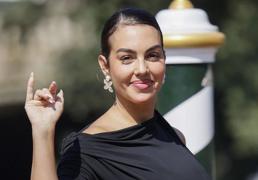 El complejo de Cenicienta de Georgina Rodríguez: un ex amigo afirma que su historia de amor no empezó como ella cuenta