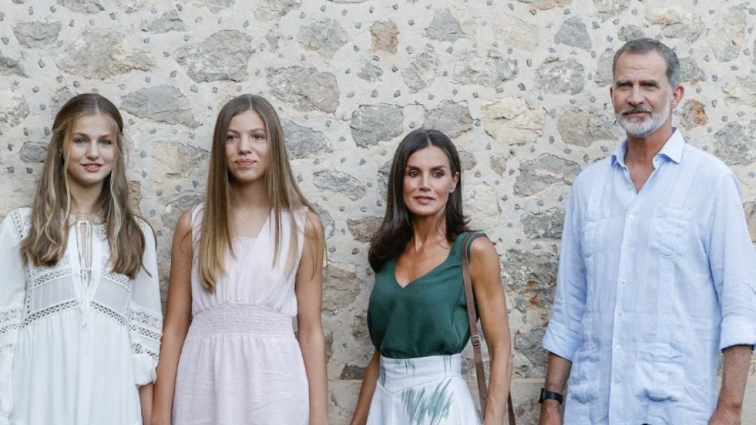 Todas las teorías sobre las vacaciones secretas de la reina Letizia y Felipe VI en Grecia: de casa de Máxima a la de Marie-Chantal