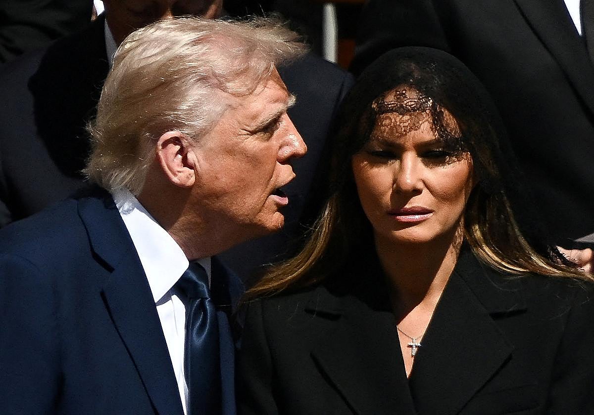 Donald y Melania Trump durante el funeral del Papa Francisco.