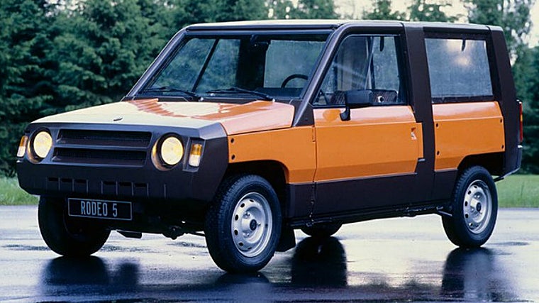 El Rodeo 5, mantiene la plataforma del R4 pero incorpora un arco-caja que soportaba los paneles de la carrocería