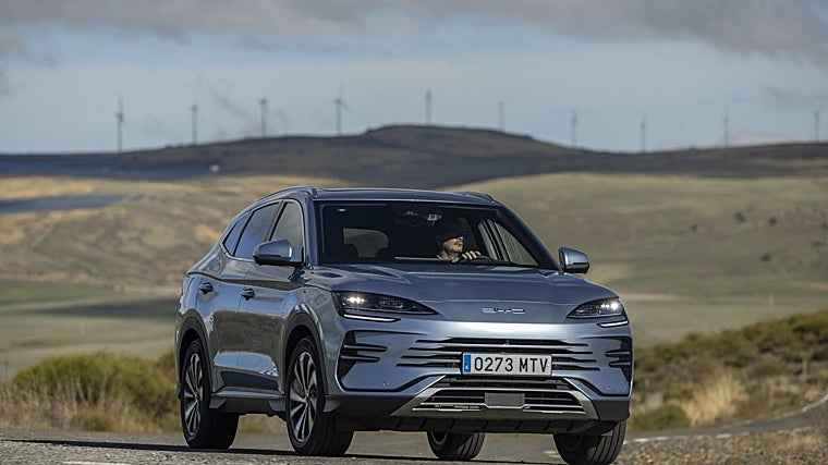 BYD lidera las ventas de turismos enchufables en 2025 y las de vehículos eléctricos en julio