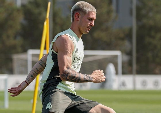 Franco Mastantuono durante su primer entrenamiento.