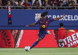 Koundé, durante el duelo ante el Como en el Trofeo Joan Gamper.