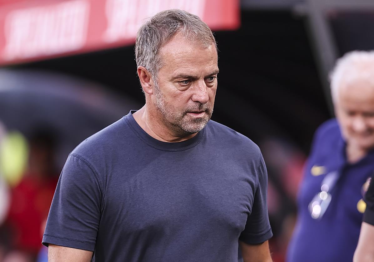 Hansi Flick, durante el duelo entre el Mallorca y el Barça en Son Moix.