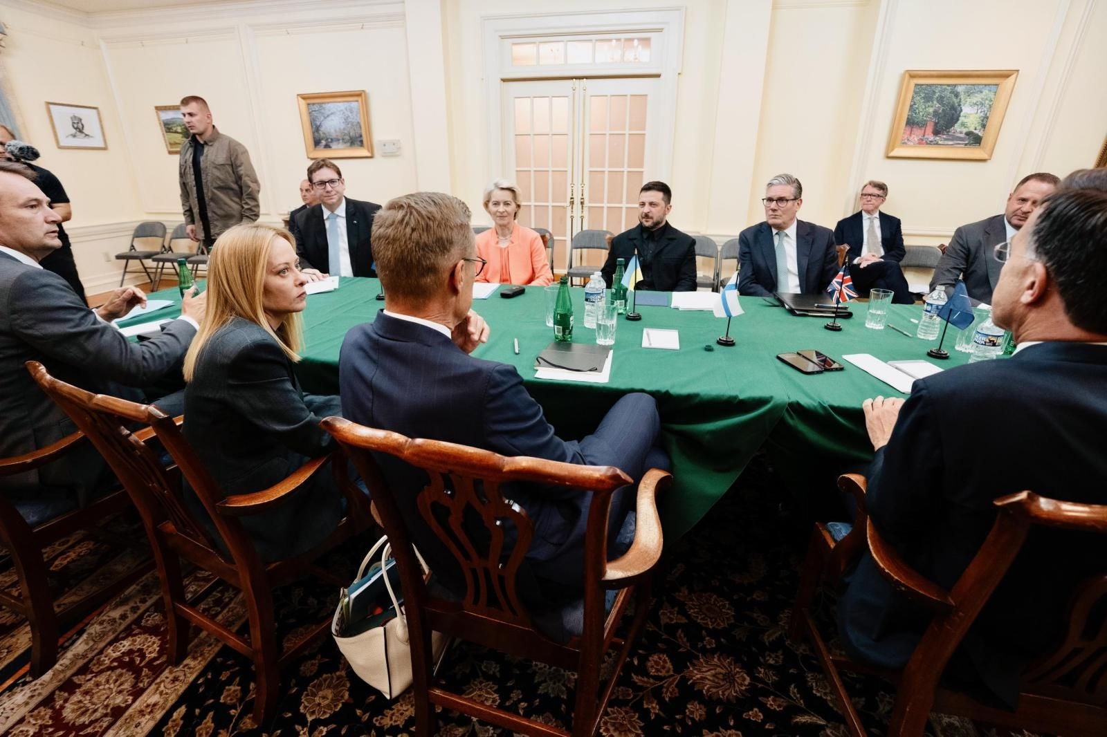 El encuentro entre Zelenski, Trump y líderes europeos en imágenes