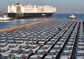 Modelos de BYD se disponen a embarcar en el Explorer.