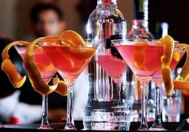 67 detenidos por la muerte de 23 personas tras beber alcohol adulterado en Kuwait