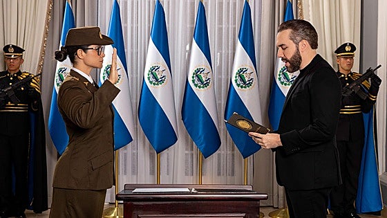 El Salvador militariza la educación