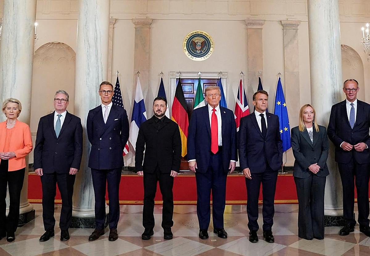 El presidente de Estados Unidos, Donald Trump, junto a los representantes de la Unión Europea y el presidente de Ucrania, Volodimir Zelenski.