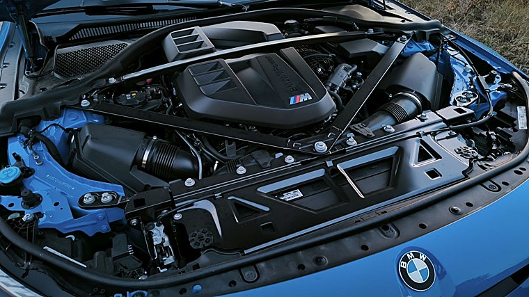 Seis cilindros, 480 CV, sin ningún tipo de asistencia eléctrica, trasmitidos al eje trasero…