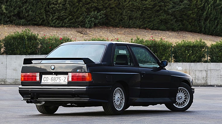 Por cuestiones aerodinámicas, la tapa del maletero estaba más elevada, y contaba además con un alerón.