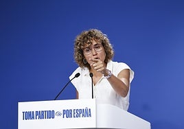 La secretaria general del Partido Popular Europeo, Dolors Montserrat, da una rueda de prensa este viernes en la sede del PP en Madrid.