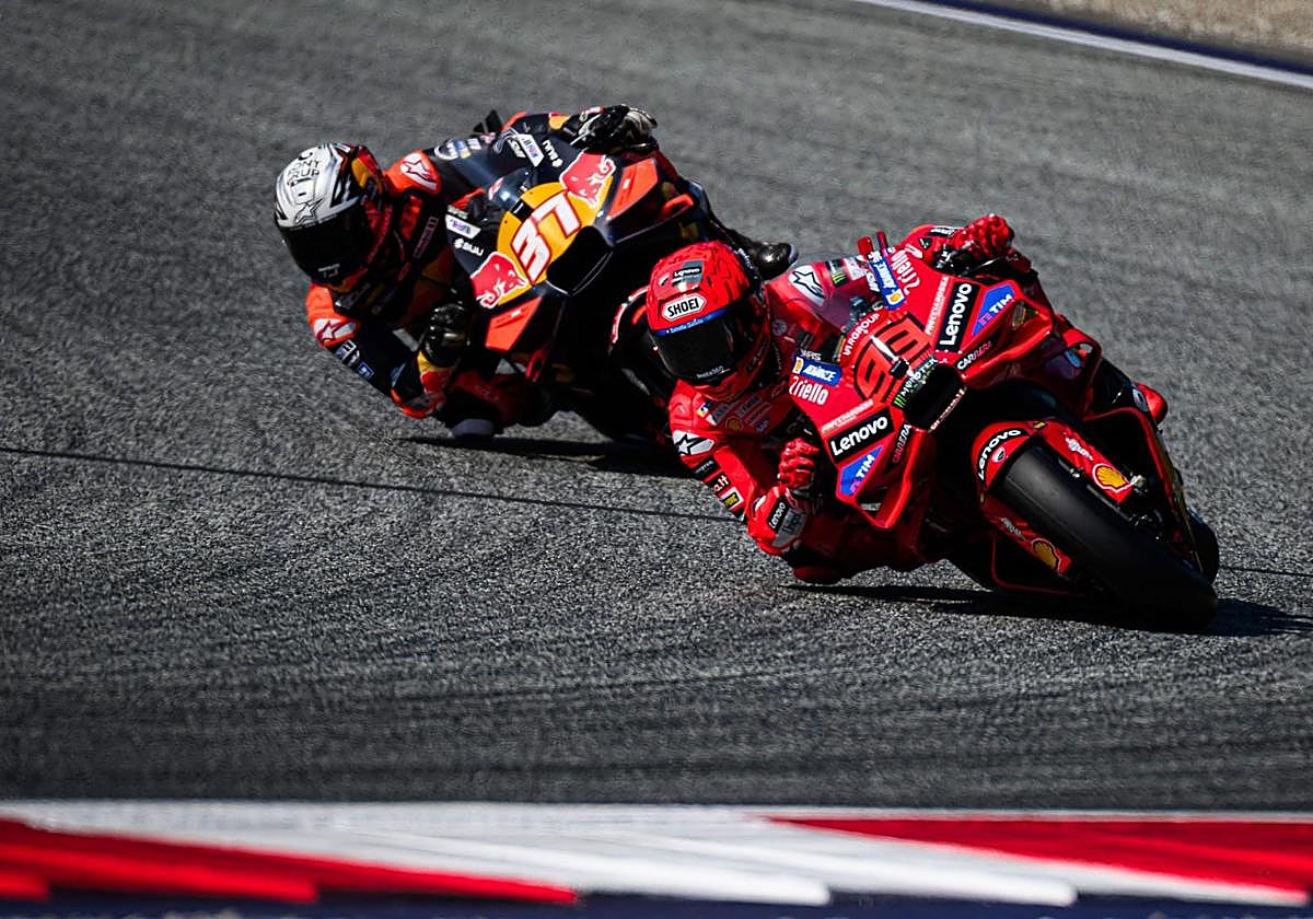 Marc Márquez y Pedro Acosta, mano a mano sobre el asfalto.