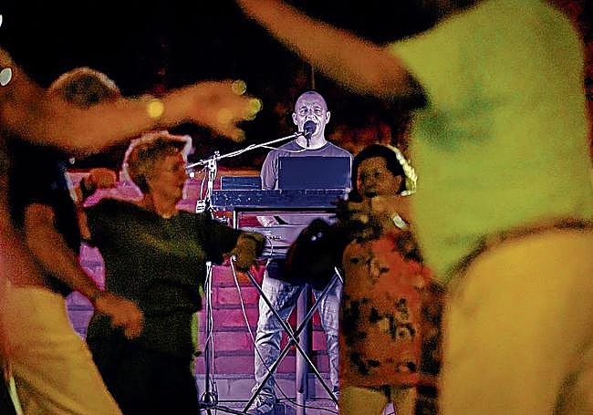 Solo para todo. Monta el equipo, comprueba el sonido y prepara las luces de su espectáculo.