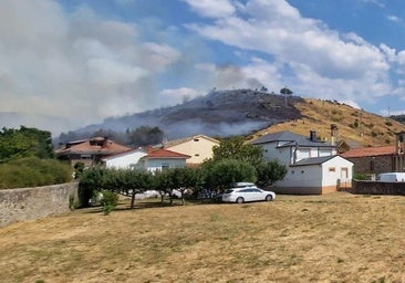 Dos nuevos incendios obligan a desalojar seis pueblos en León