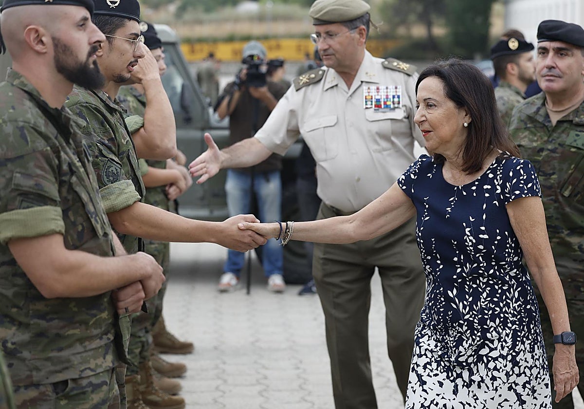 Robles visita este lunes la Brigada 'Guadarrama' para condecorar a militares por las labores de apoyo durante la dana en Valencia.
