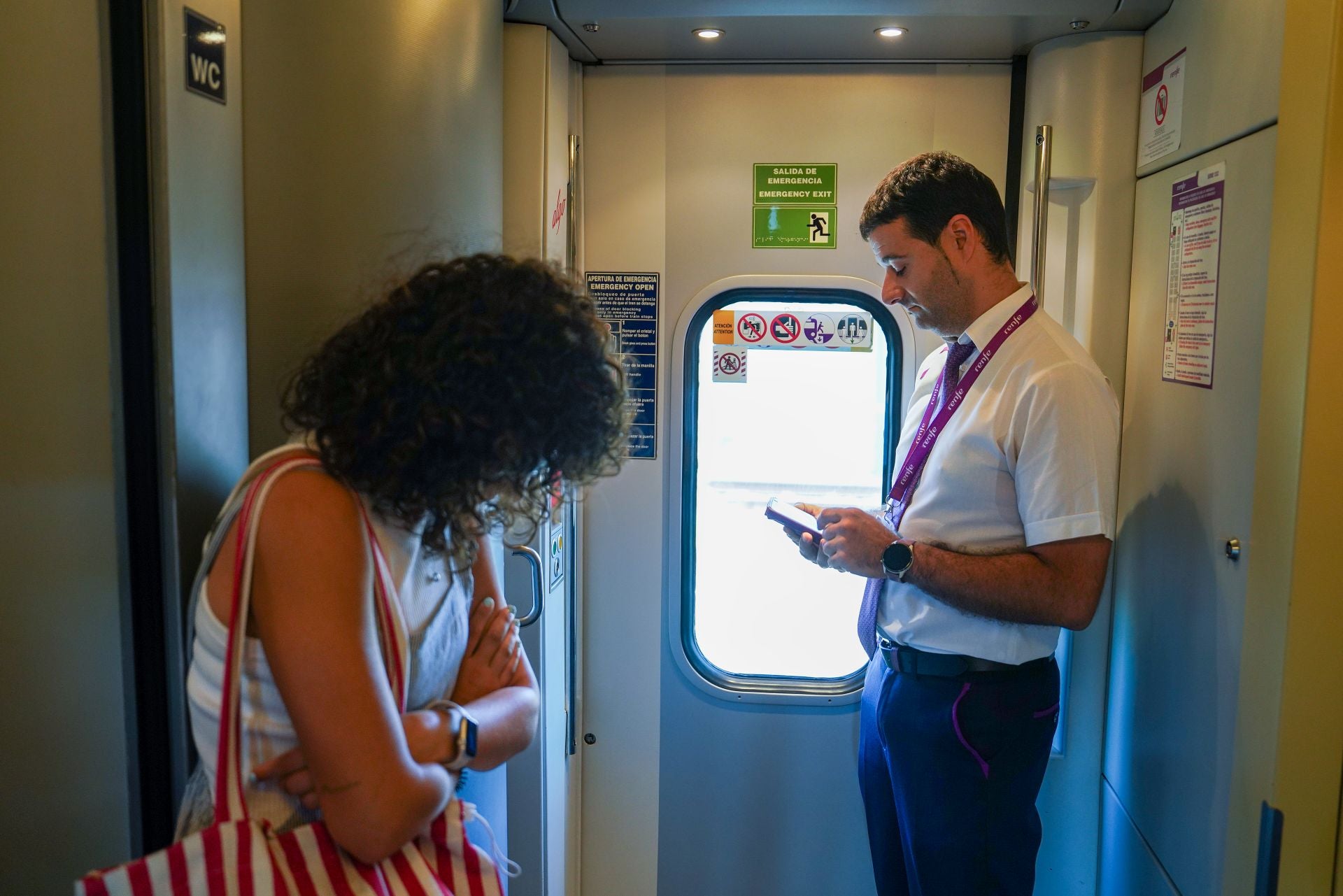 Carlos Ayuso durante el trayecto Alicante-Ourense en las cercanias de Zamora.