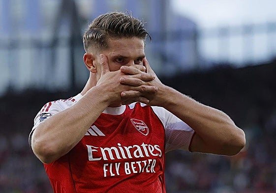 Viktor Gyokeres celebra un tanto para el Arsenal.