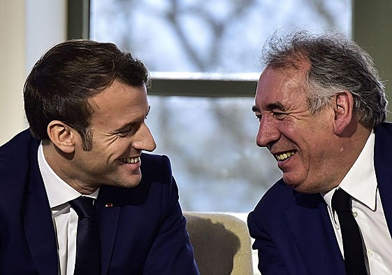 El presidente francés, Emmanuel Macron, y el primer ministro, François Bayrou, en una imagen de archivo.