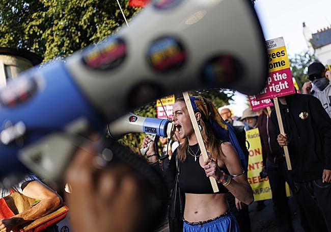 Protesta contra los migrantes alojados en hoteles del Reino Unido.