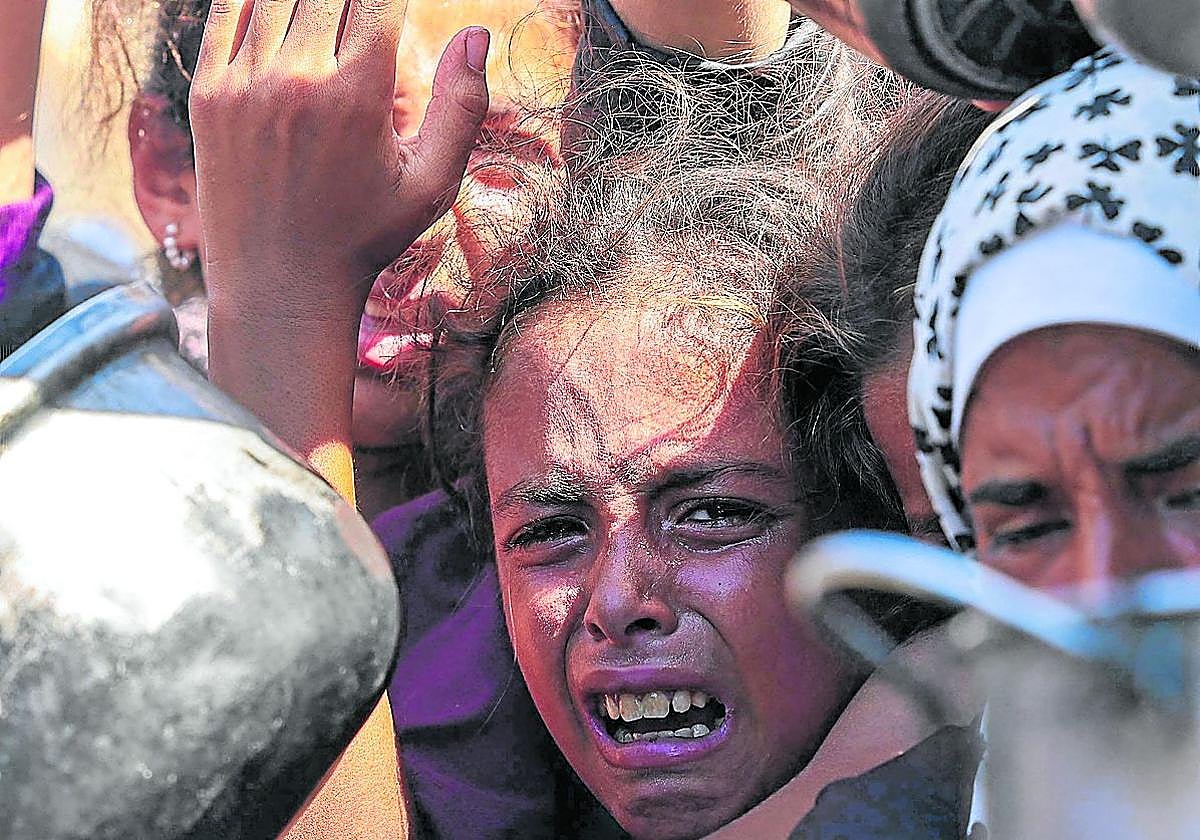 Los católicos justifican su rechazo a la evacuación por la necesidad de ayuda de los gazatíes.