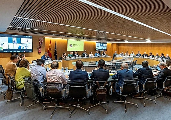 Segunda reunión de Carlos Cuerpo con los sectores afectados por los aranceles de EE UU