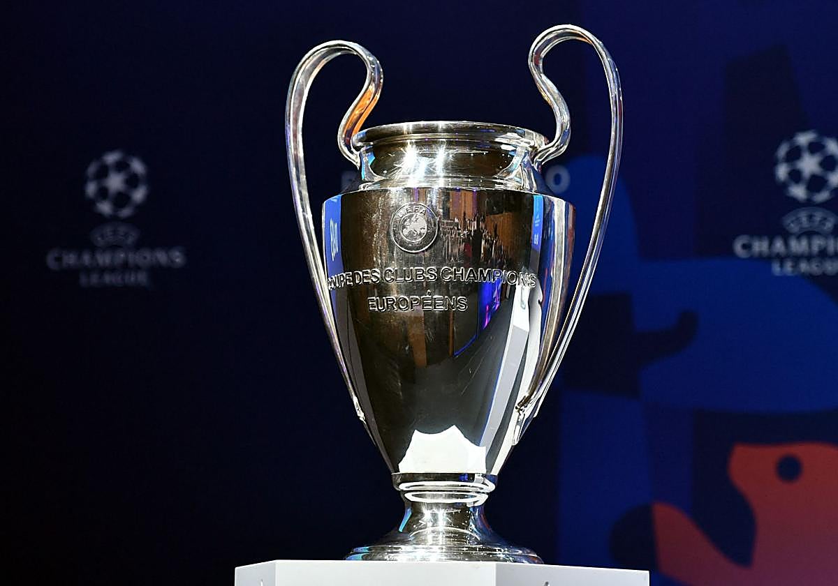 El trofeo de la Liga de Campeones.