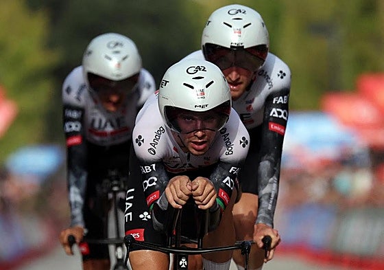 Ayuso y Almeida se compenetran bien para acechar a Vingegaard