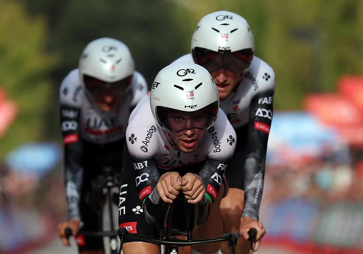 Ayuso y Almeida se compenetran bien para acechar a Vingegaard