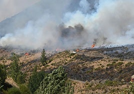 Una imagen del incendio de Fasgar, que quema el Bierzo desde hace 21 días.