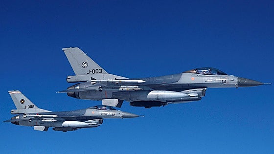 Muere un piloto al estrellarse su caza F-16 en Polonia
