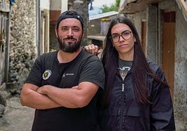 Belen Nieto junto a Pablo Diéguez, dos de los jóvenes que ayudaron en el incendio de Alvaredos.