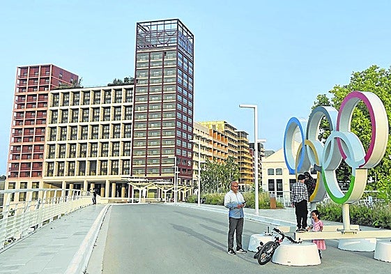 Las primeras familias que han alquilado o comprado viviendas en la Villa Olímpica no se instalarán hasta otoño