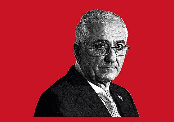 Un apellido inventado. El rey mantiene el estatus de inmigrante de lujo en Washington.