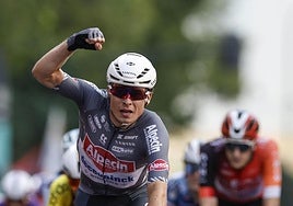 Philipsen gana al sprint en Zaragoza