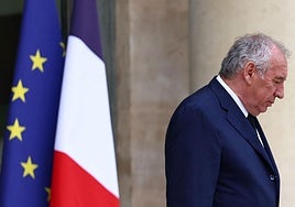 François Bayrou se someterá el lunes 10 a una moción de confianza.