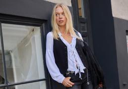 Las novedades de Stradivarius de la semana: blusas con volantes, pantalones que hacen tipazo y faldas satinadas