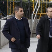 Los directivos del Villa de Pitanxo José Antonio Nores Ortega y José Antonio Nores Rodríguez salen de la Audiencia Nacional tras declarar como investigados.
