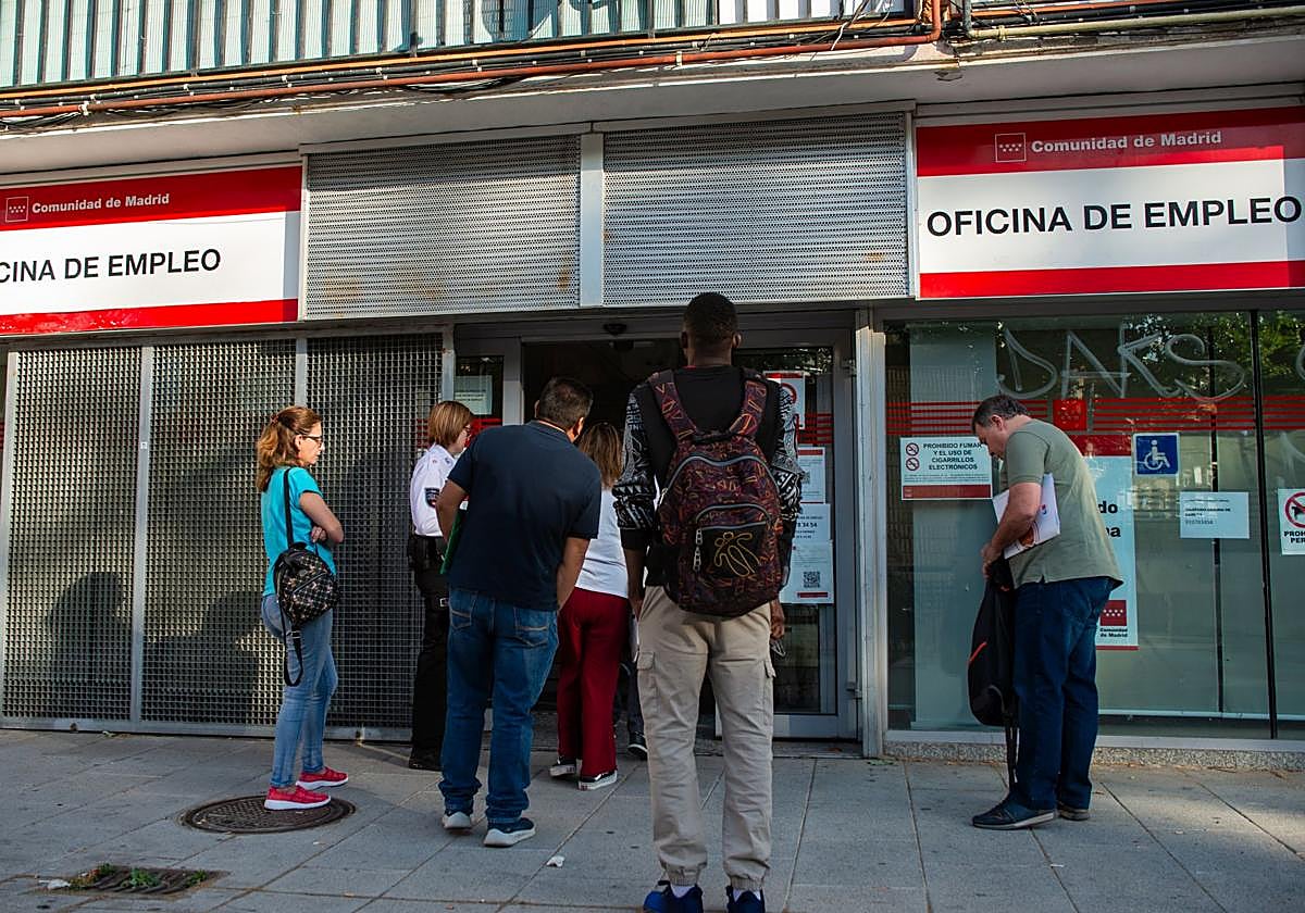 España destruye casi 200.000 empleos en el peor agosto desde 2019 y suma 21.905 parados más