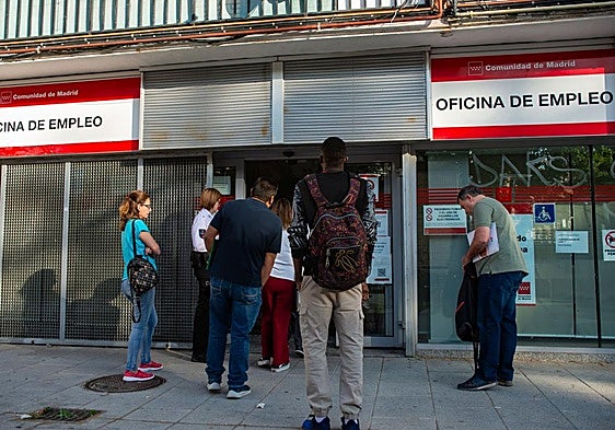 España destruye casi 200.000 empleos en el peor agosto desde 2019 y suma 21.905 parados más