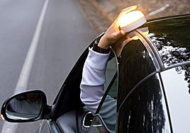 Help Flash: Hazte ya con tu luz de emergencia homologada para una máxima seguridad vial