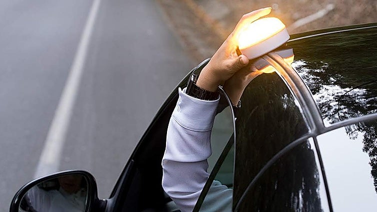 Help Flash: Hazte ya con tu luz de emergencia homologada para una máxima seguridad vial