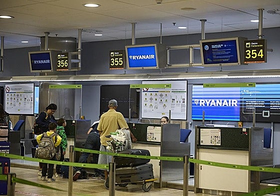 Mostradores de Rynair en el aeropuerto de Madrid-Barajas