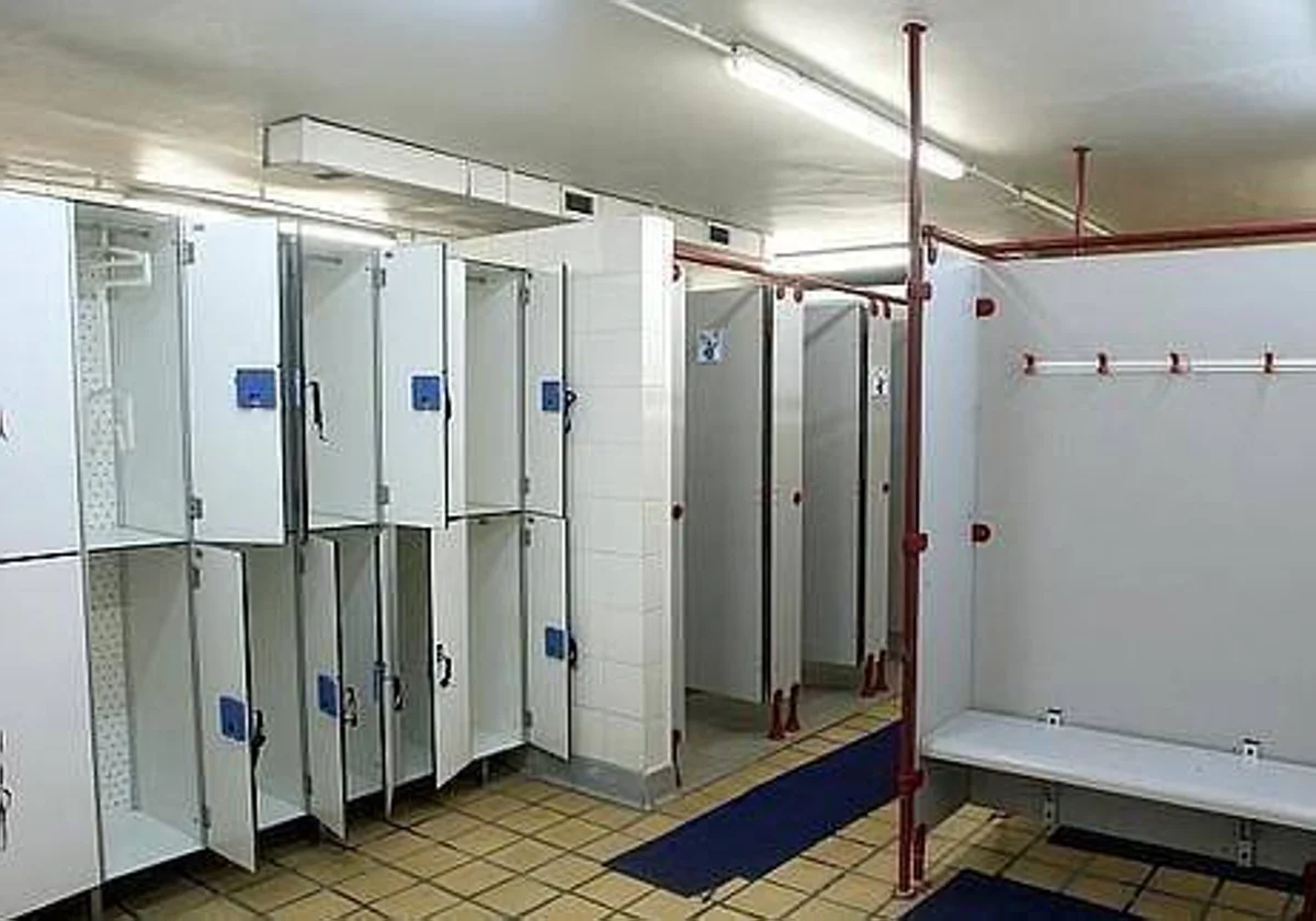 Un tribunal descarta como accidente laboral el ictus de un trabajador ocurrido en el vestuario de la empresa