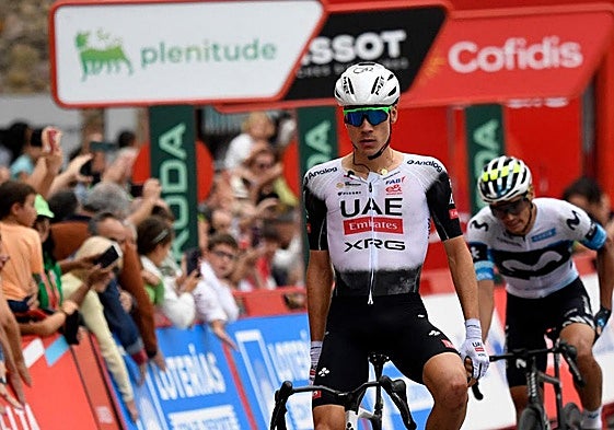 Juan Ayuso, victorioso en Los Corrales de Buelna.