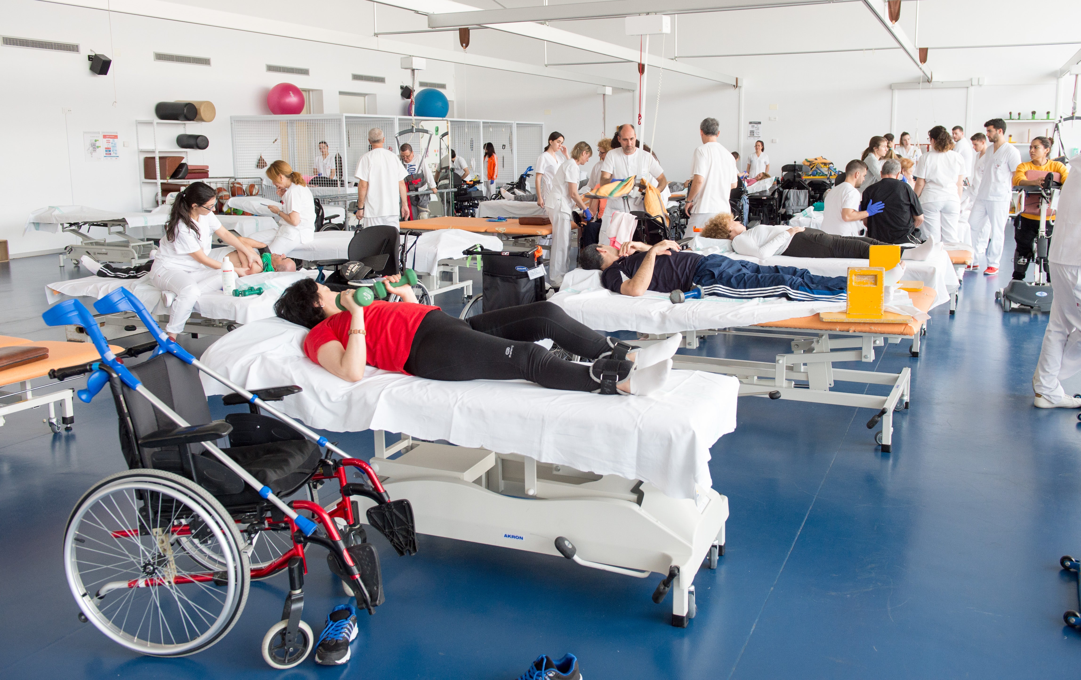 Una sala de reahabilitación para lesiones medulares