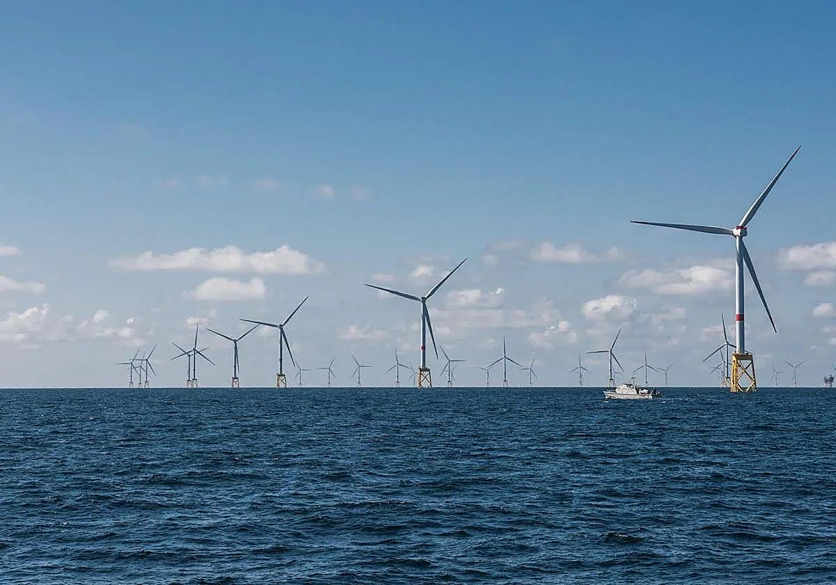 Imagen de parte del parque eólico marino construido por Iberdrola en la costa norte de Francia.